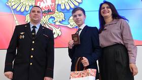 Как получить паспорт в торжественной обстановке в Детский мир
